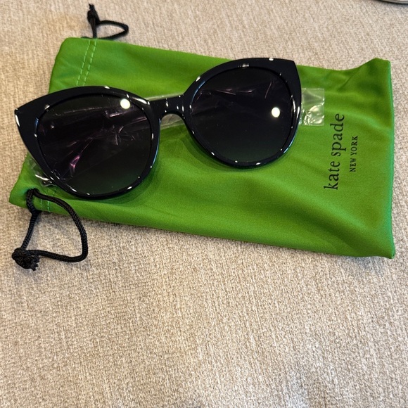 kate spade Accessories - 🆕 Kate Spade Samantha Black Cat-Eye Sunglasses with Green Pouch
